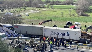 Οι εκδοχές της δίωξης και τα σενάρια της παραγραφής για Καραμανλή